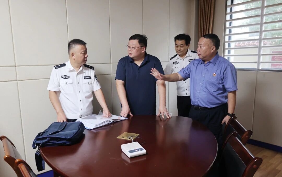 省检察院司法警察总队检查我院办案区建设与警务工作