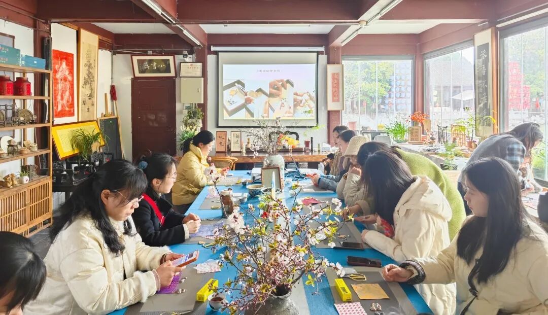 墨韵米公祠 锦绣绽芳华——襄阳城郊地区检察院开展三八国际妇女节主题团建活动